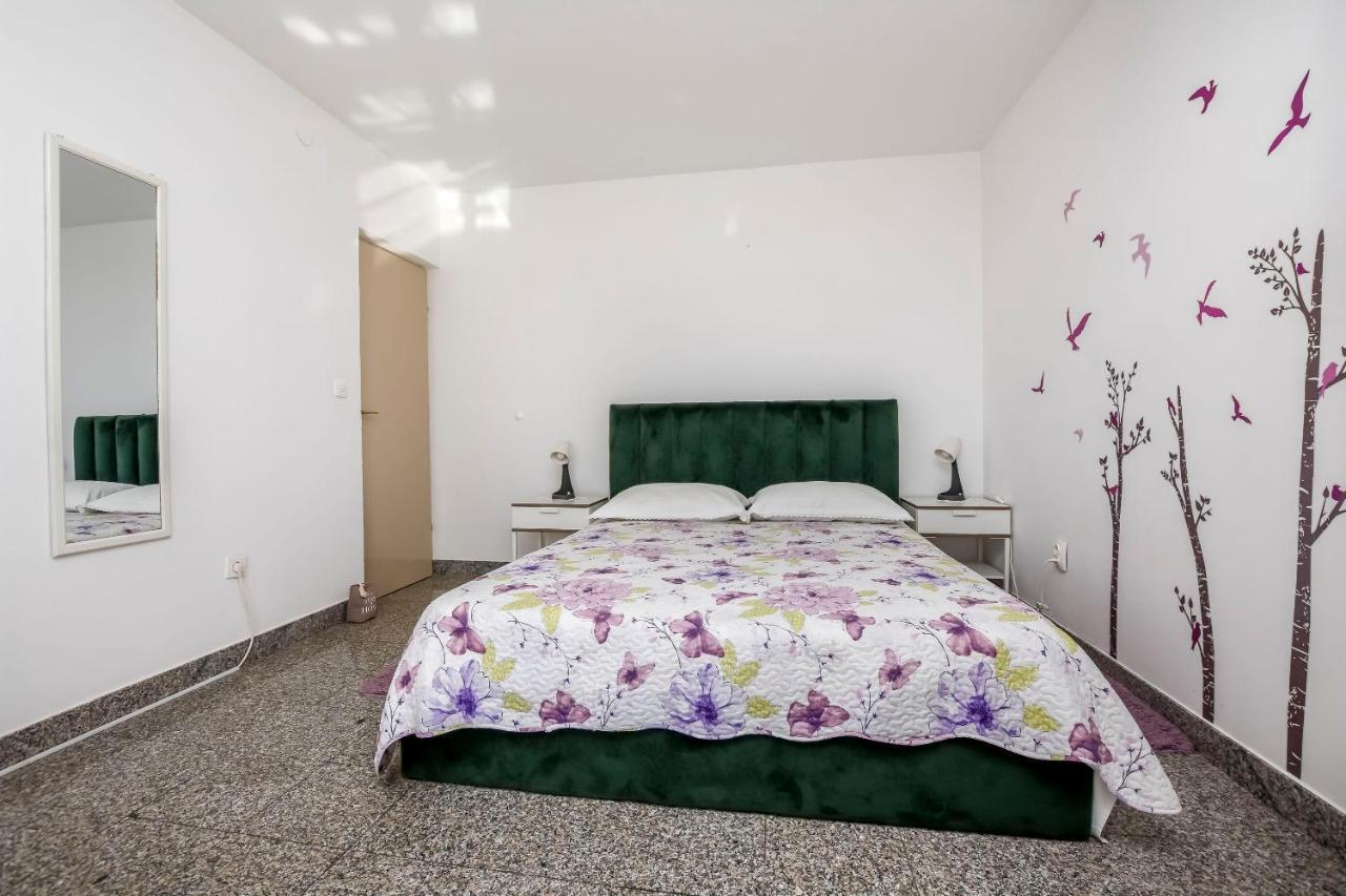 Apartments Dajana 普利莫顿 外观 照片